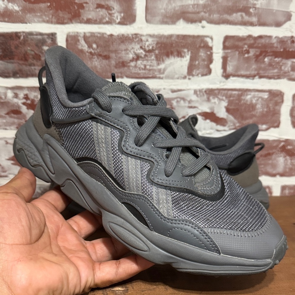 Adidas Men OZWEEGO Shoes Sneakers, Mens Athletic Shoes Size 7 US